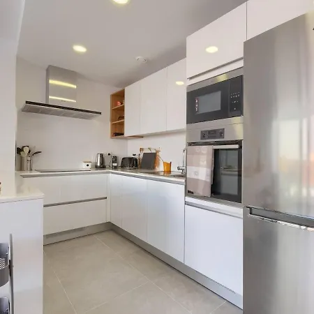 Two Minutes To The Apartment Fuengirola